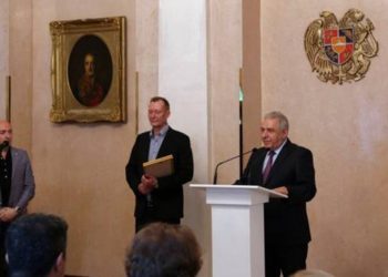 Ծովակալ Իսակովի անձնական իրերը՝ «Մայր Հայաստան» թանգարանին