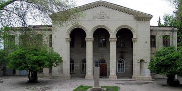 «Սայլը տեղից կարծես շարժվում է»…