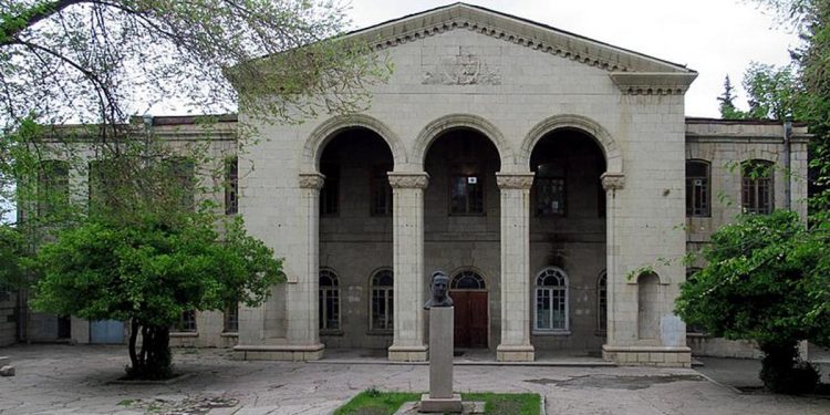 «Սայլը տեղից կարծես շարժվում է»…