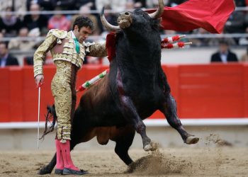 Խուսանավե՞լ, թե՞ խոյահարել