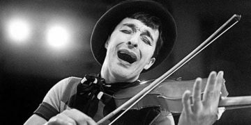 Ենգիբարյանը, սուտը եւ արքայի մերկությունը