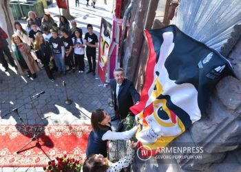 Չարենցը՝ դեպի արեւը, դեպի լույսը, դեպի անհուն տիեզերքը