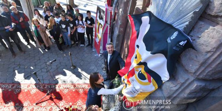 Չարենցը՝ դեպի արեւը, դեպի լույսը, դեպի անհուն տիեզերքը