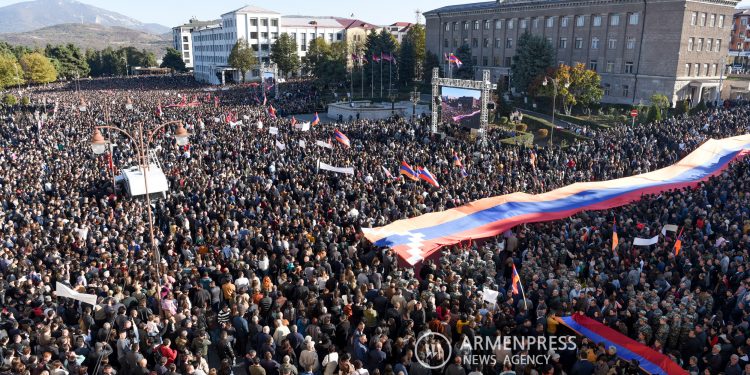 Ստեփանակերտի Վերածննդի հրապարակից՝ ի լուր աշխարհի