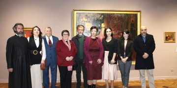 Կտավներում Կոմիտասն է