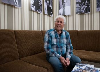 «Երգը գալիս է գաղտնի՝ իր մութ աշխարհից լույսը բերելով…»