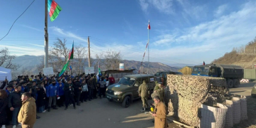 Աշխարհի շահի, հումանիտար կոչերի ու թյուրքական տանդեմի առաջ