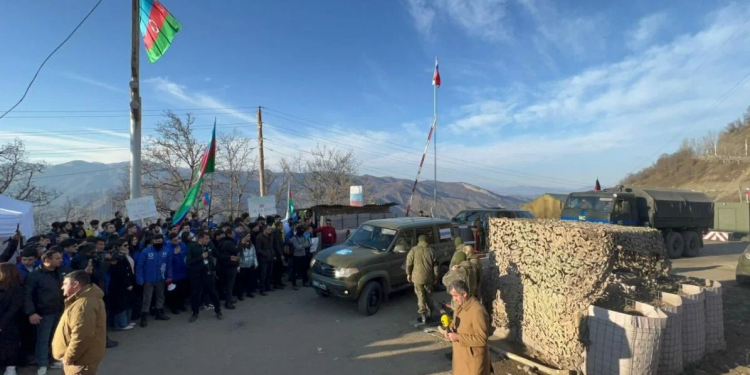 Աշխարհի շահի, հումանիտար կոչերի ու թյուրքական տանդեմի առաջ