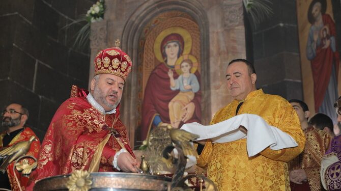 Պատվավոր բարերարը՝ կնքահայր