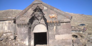 Քարավանատունը՝ Վարդենյաց լեռնանցքում