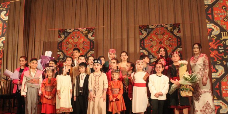 Բեմում դիզակցիներն էին