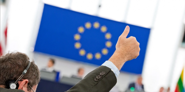 Ստի ոտքերը, միեւնույն է, կարճ են