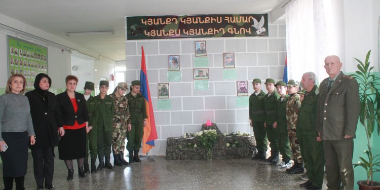 Մեկ օր հերոսների դպրոցում