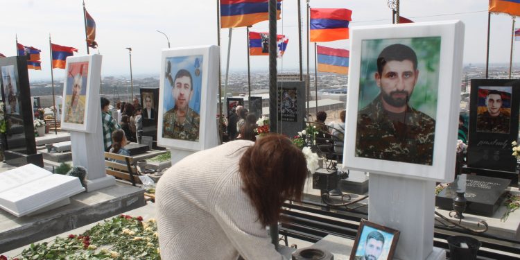 Այց անմահ հերոսներին