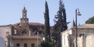 Ուղեփակոցը՝ պարտականության եւ սիրո միջեւ