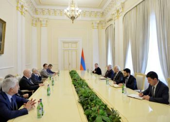 Վահագն Խաչատուրյանն ընդունել է ֆիզիկոս, Ռուսաստանի Գիտությունների ակադեմիայի ակադեմիկոս Յուրի Հովհաննիսյանին