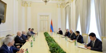 Վահագն Խաչատուրյանն ընդունել է ֆիզիկոս, Ռուսաստանի Գիտությունների ակադեմիայի ակադեմիկոս Յուրի Հովհաննիսյանին
