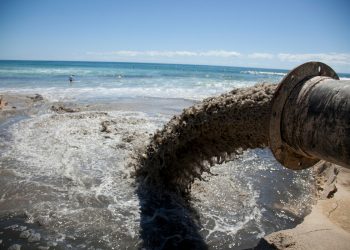 Բրիտանիան «հոտում» է. կոյուղաջրերը լցվում են գետեր եւ ծովեր