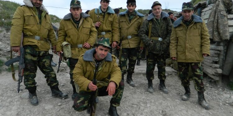 Երկրի տերերն առաջնագծում են