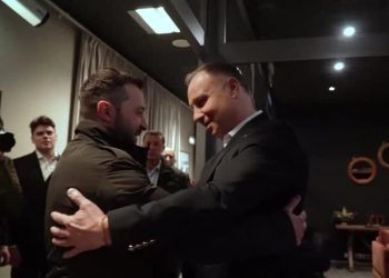 Քաղաքական հետնաբեմը նույնպես թեժ է