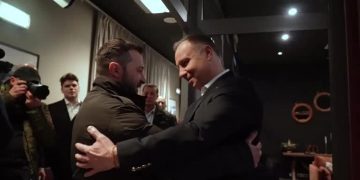 Քաղաքական հետնաբեմը նույնպես թեժ է