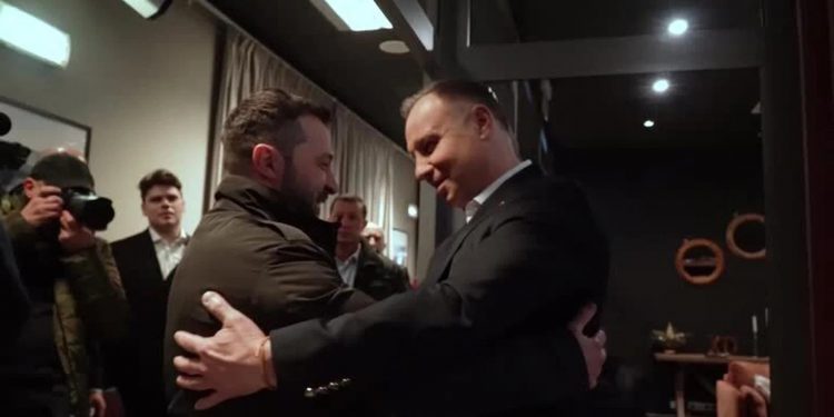 Քաղաքական հետնաբեմը նույնպես թեժ է