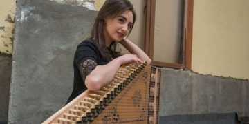 Երբ քո ազգային գանձերով հմայում ես օտարին