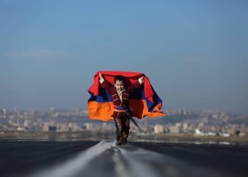 Պարզե՛նք  մեր ձեռքերը՝ ոչ թե բացափ, այլ բռունցքով