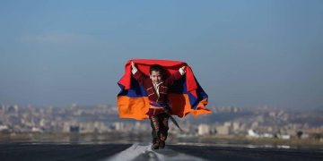 Պարզե՛նք  մեր ձեռքերը՝ ոչ թե բացափ, այլ բռունցքով