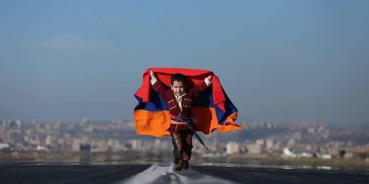 Պարզե՛նք մեր ձեռքերը՝ ոչ թե բացափ, այլ բռունցքով