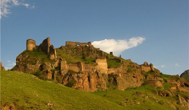 Գիտակցաբար չարիք գործածը միայն ու միայն անեծքի է արժանի